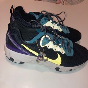 ➡️ Nike React Element 55 PRM Size 7Y ⬅️
